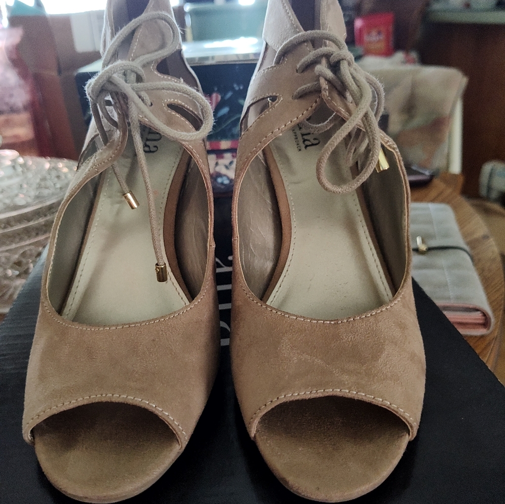 a n.a heels